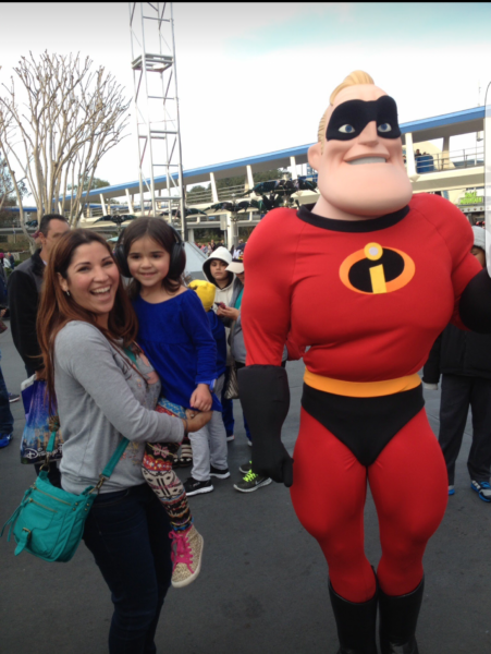 Coppelia and her daughter with Mr. Incredible at Disney World!