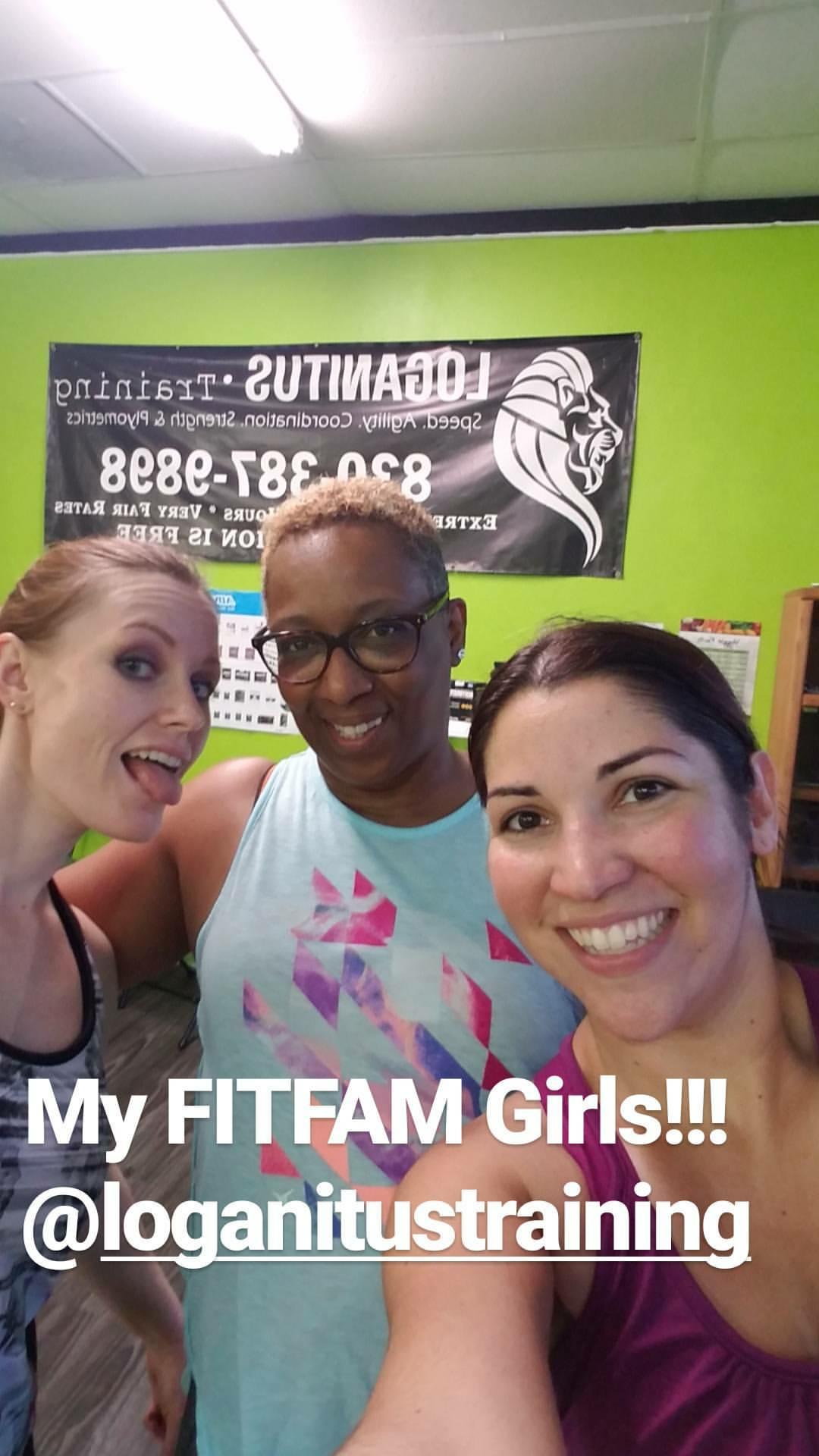 Coppelia and her FitFam girls at Loganitus Training bootcamp!