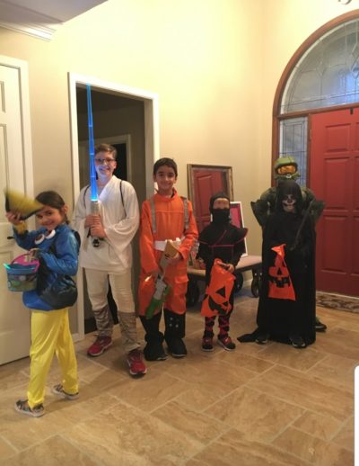 Kids in Star Wars and Dory costumes
